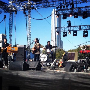 #funfunfunfest Sharon Van Etten: beautiful voice, beautiful view! #orangeStageRules!