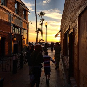 Enjoying a beautiful beach sunset with @arianapeck and my uncle, aunt, and cousin.