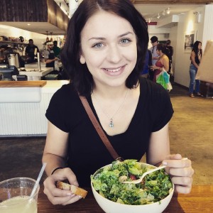 @arianapeck meets Sweetgreen salad. #F21THREADSCREEN