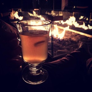 Hot toddy and outdoor fireplace ❤️
