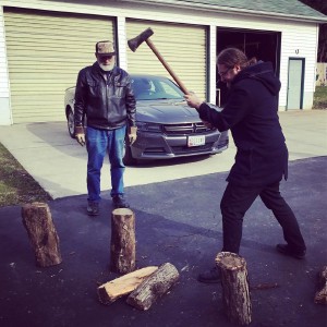 @regardsyjc wanted to split wood for Christmas.... 😂😱